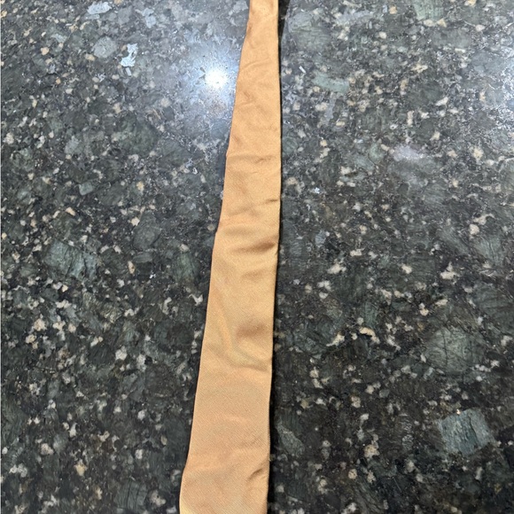 Coveri Collection Men’s Gold 100% Silk Necktie - Picture 6 of 7